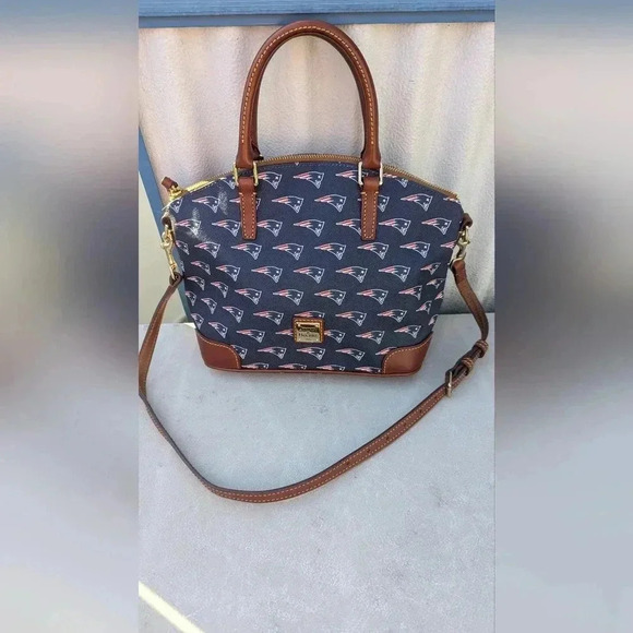 Dooney & Bourke New England Patriots Satchel Shoulder Bag (Retired)(NWOT) - Picture 1 of 11